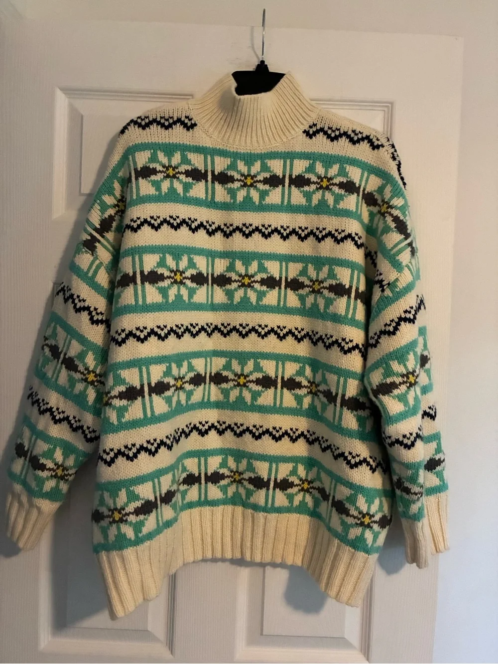 American Eagle Outfitters Cream and Aqua Patterned Turtleneck Sweater Large